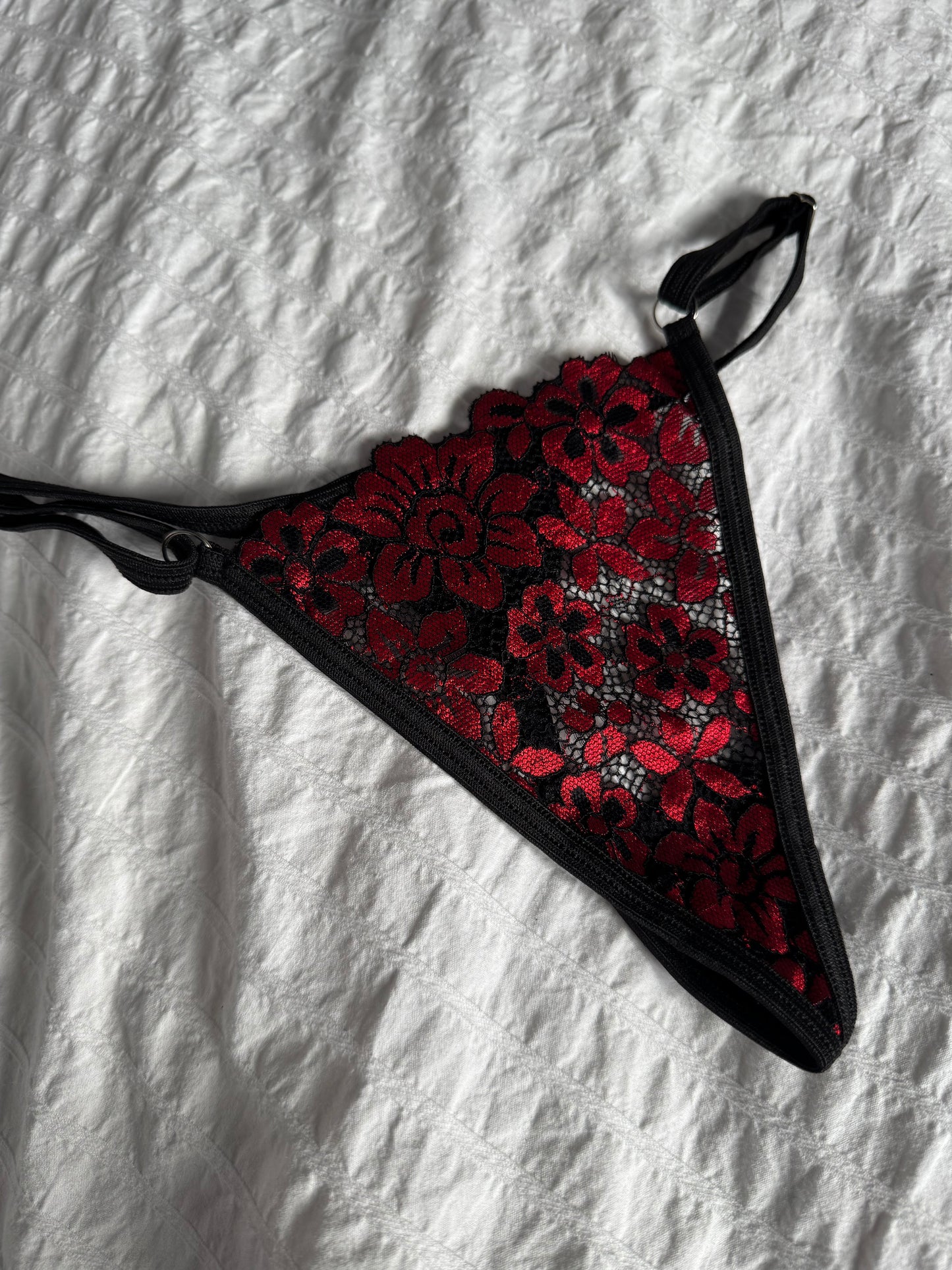 Vera Flower Lace V-String