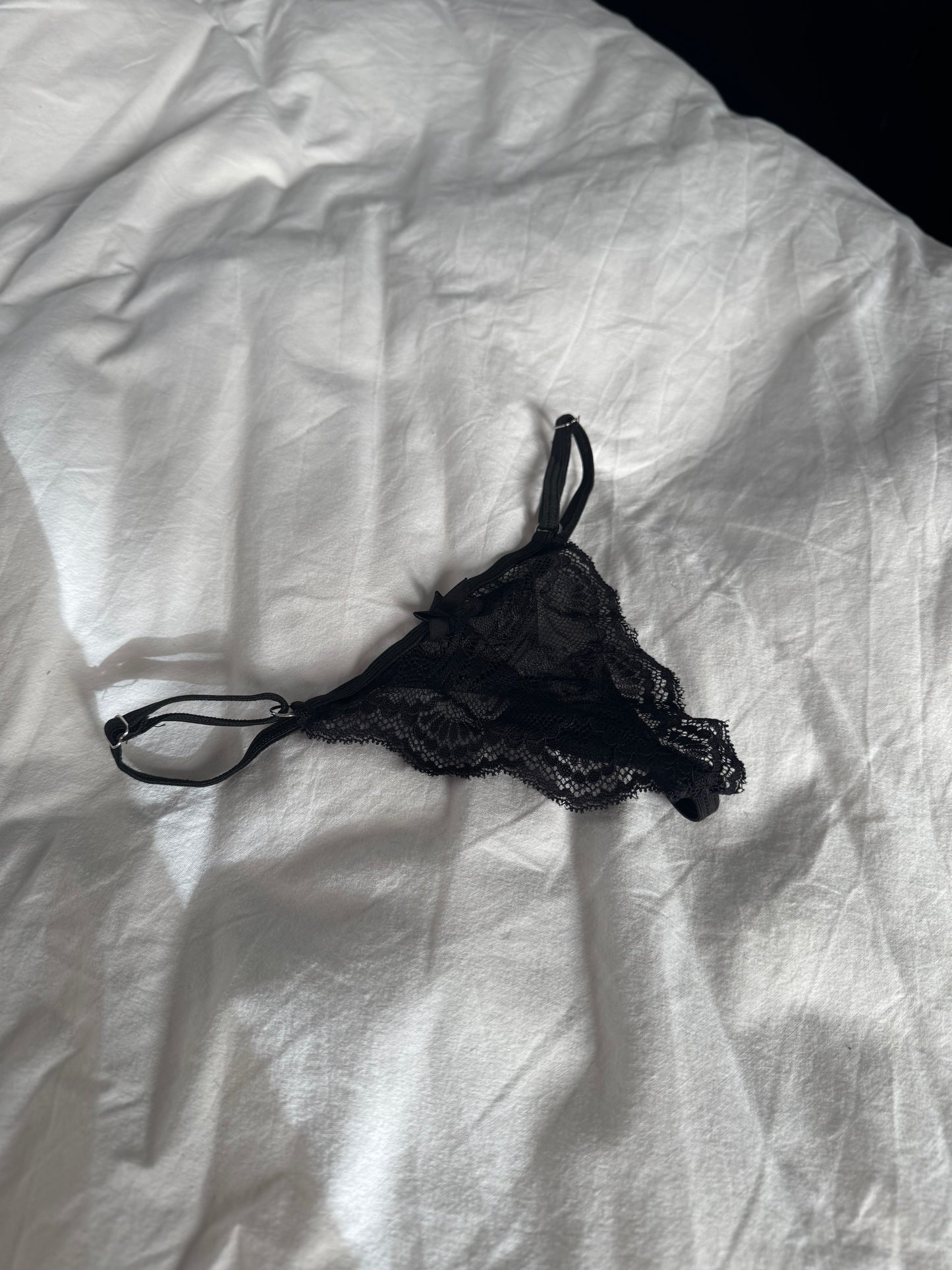 Bella Lace V-String