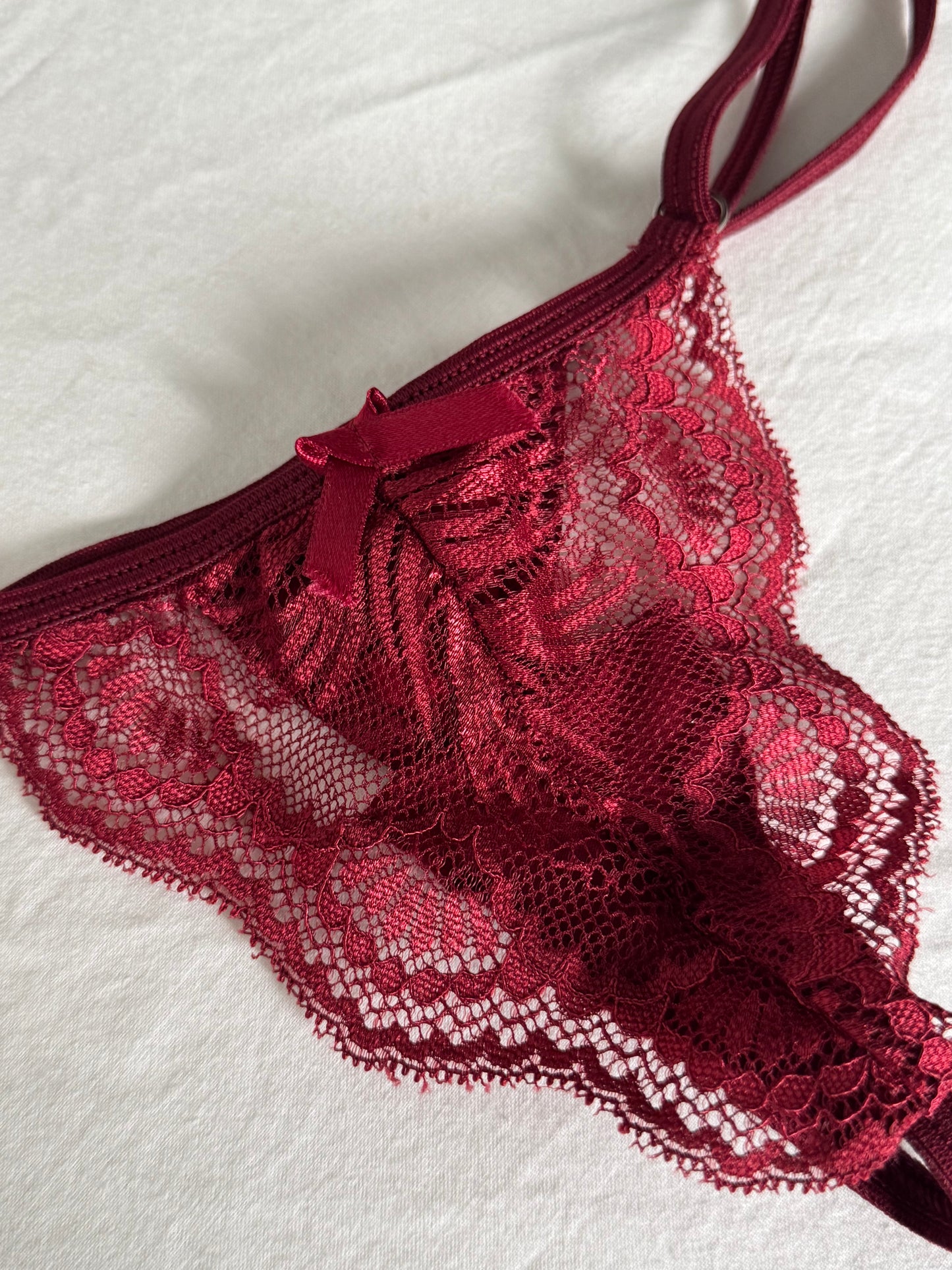 Bella Lace V-String