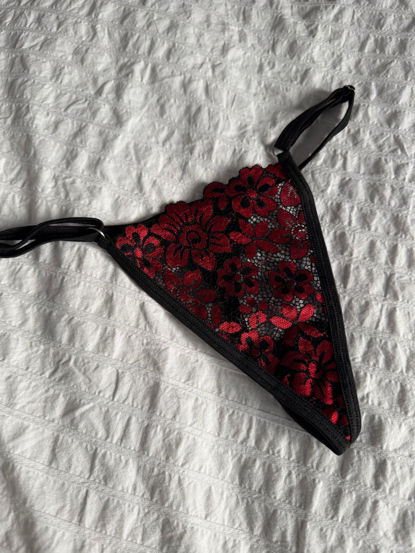 Vera Flower Lace V-String