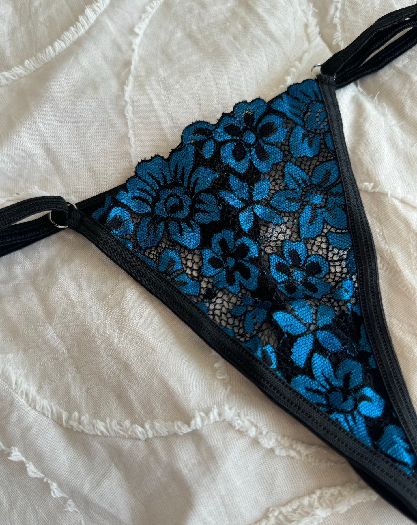Azul Flower Lace V-String