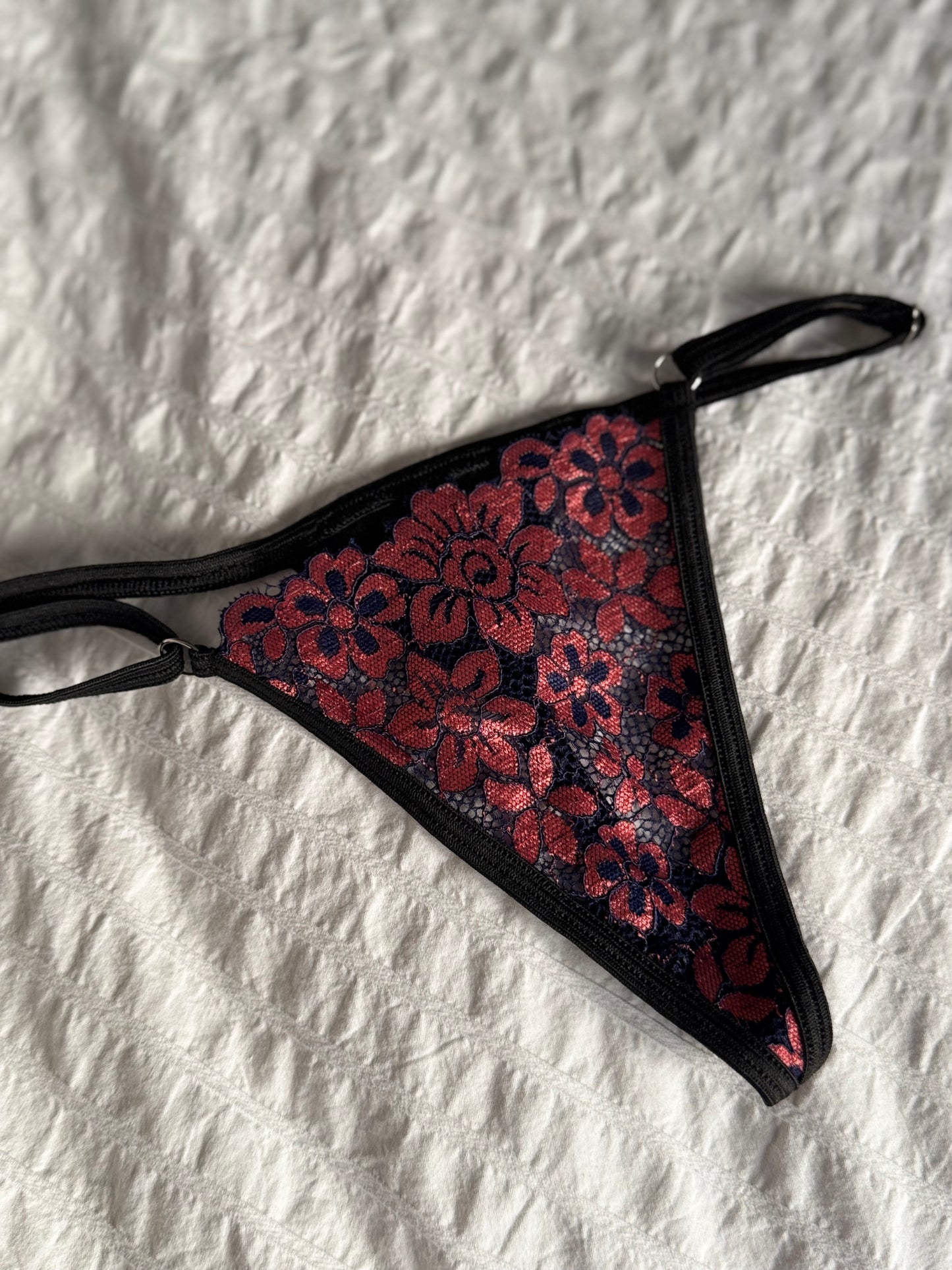 Vera Flower Lace V-String