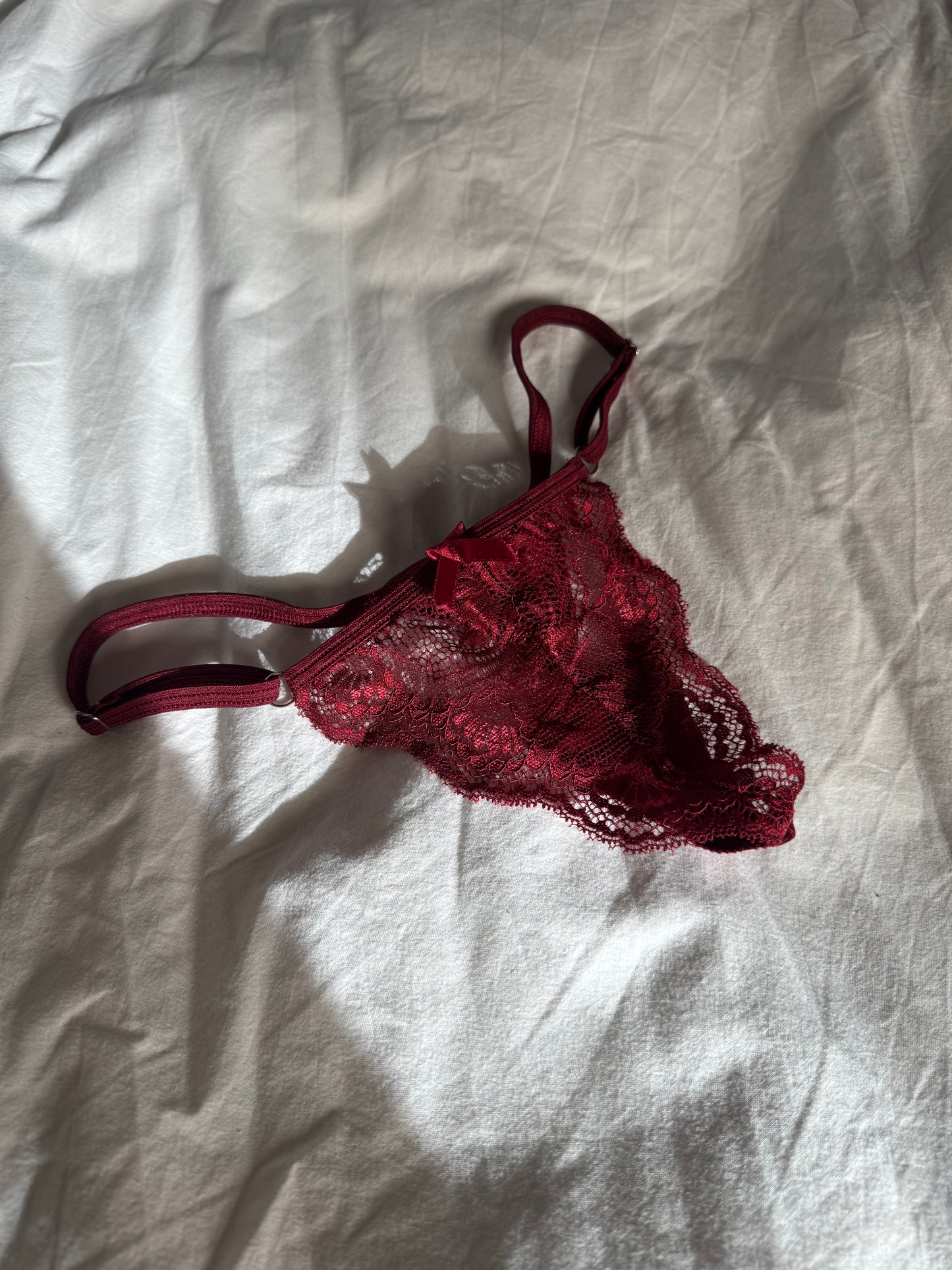 Bella Lace V-String