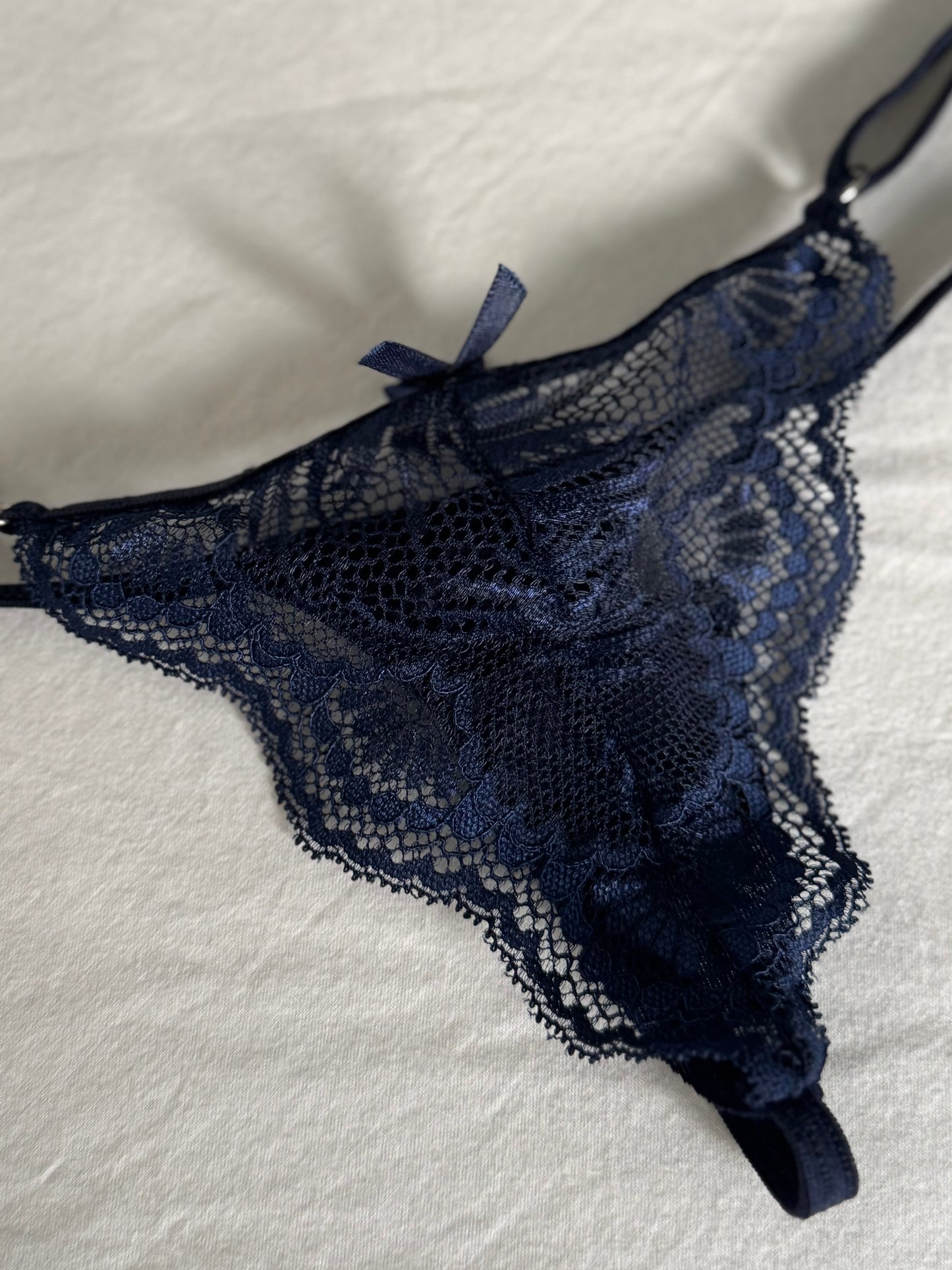 Bella Lace V-String