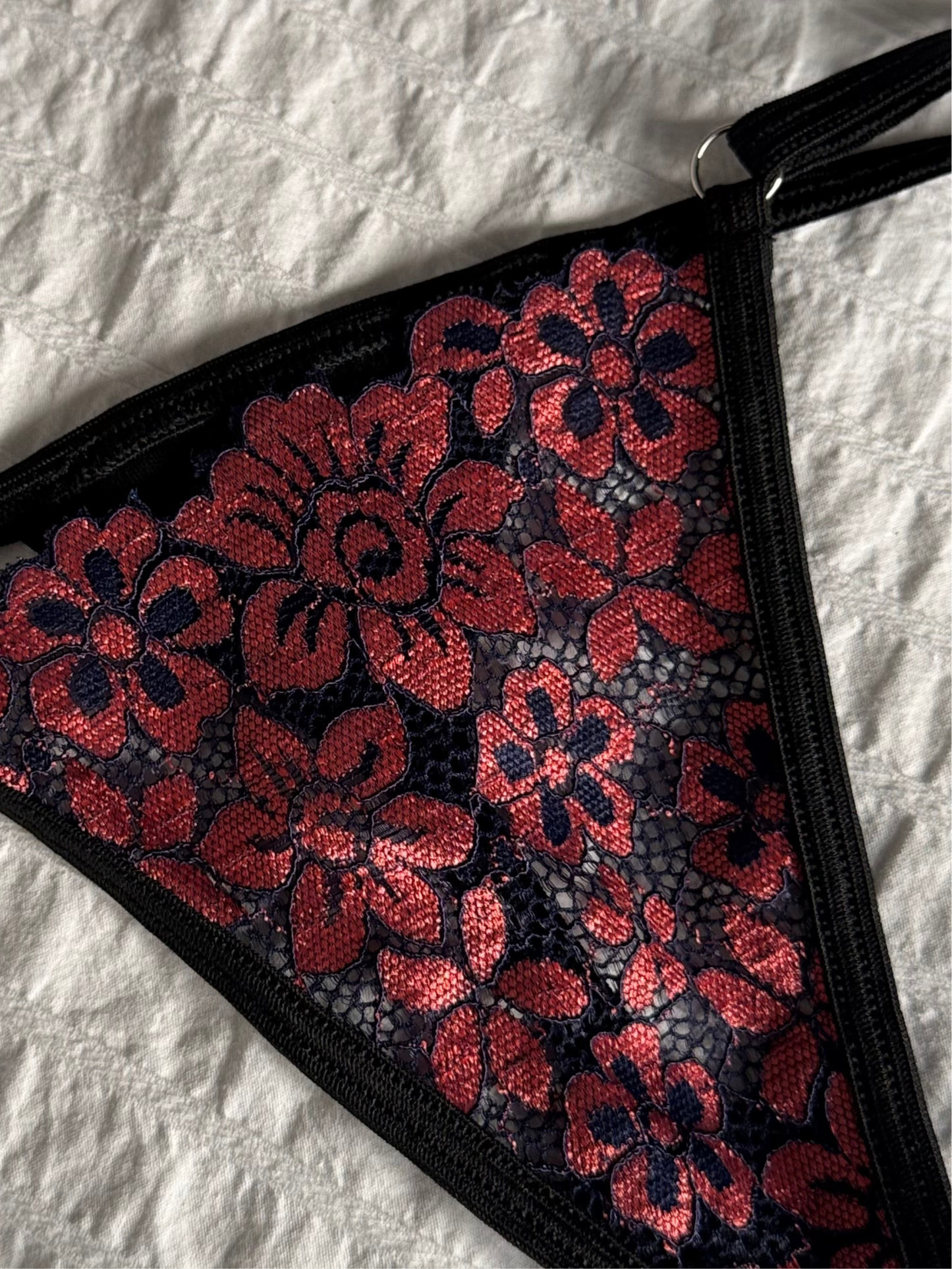 Vera Flower Lace V-String
